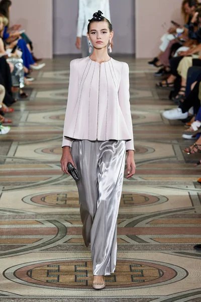 Look 30